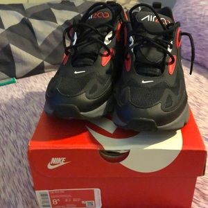 Air Max 200 Mens Size 8.5 Slightly Worn.
